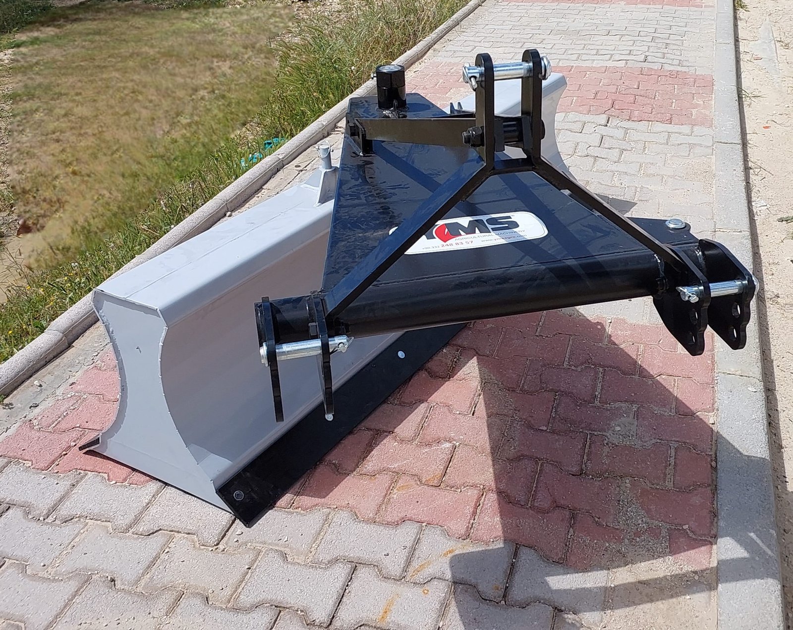 Lame niveleuse double face hydraulique – Image 3